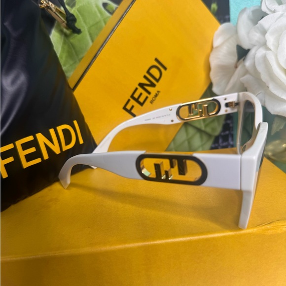 FENDI Sunglasses- White - Picture 5 of 8